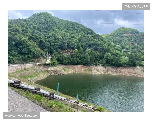 公开水域比赛饮用水补给点设置不足致三名选手脱水退赛事件引发关注 公开水域比赛饮用水补给点设置不足致三名选手脱水退赛事件引发关注