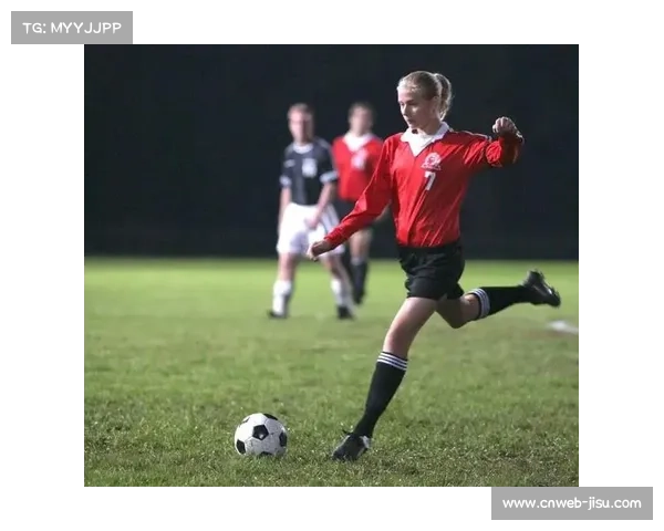 足球主题电影上映，草根球员励志故事引共鸣